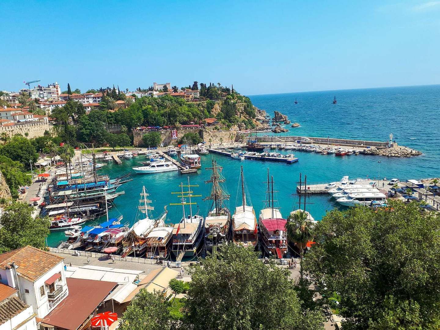 Stary port i dzielnica Kaleiçi w Antalyi – start wycieczki Antalya – Kapadocja